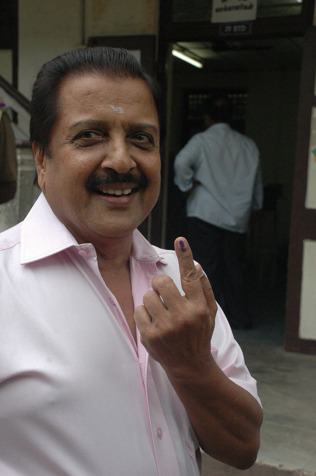 Sivakumar - Kollywood Celebrities Cast Their Votes - Pictures | Picture 104437